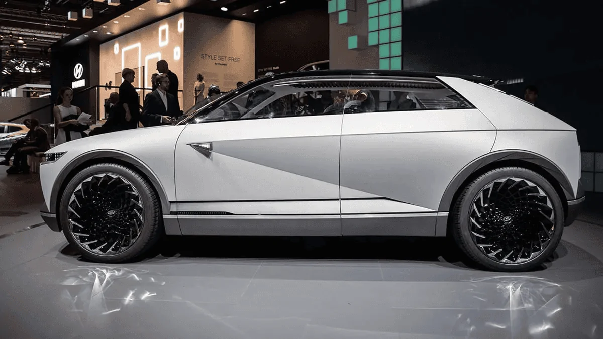 Rivian R1T R1S KIA EV9 Concept Reveal 1637190325497