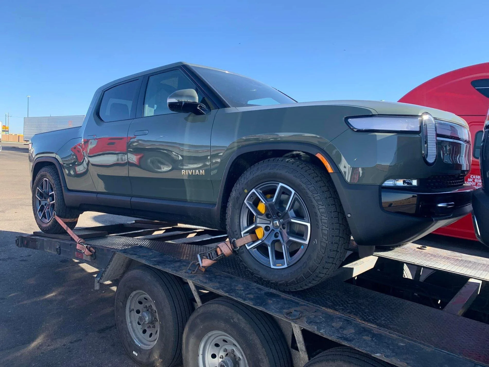Rivian R1T R1S LAUNCH GREEN R1T Photos Launch Green Rivian R1T sunlight shade shadows 3