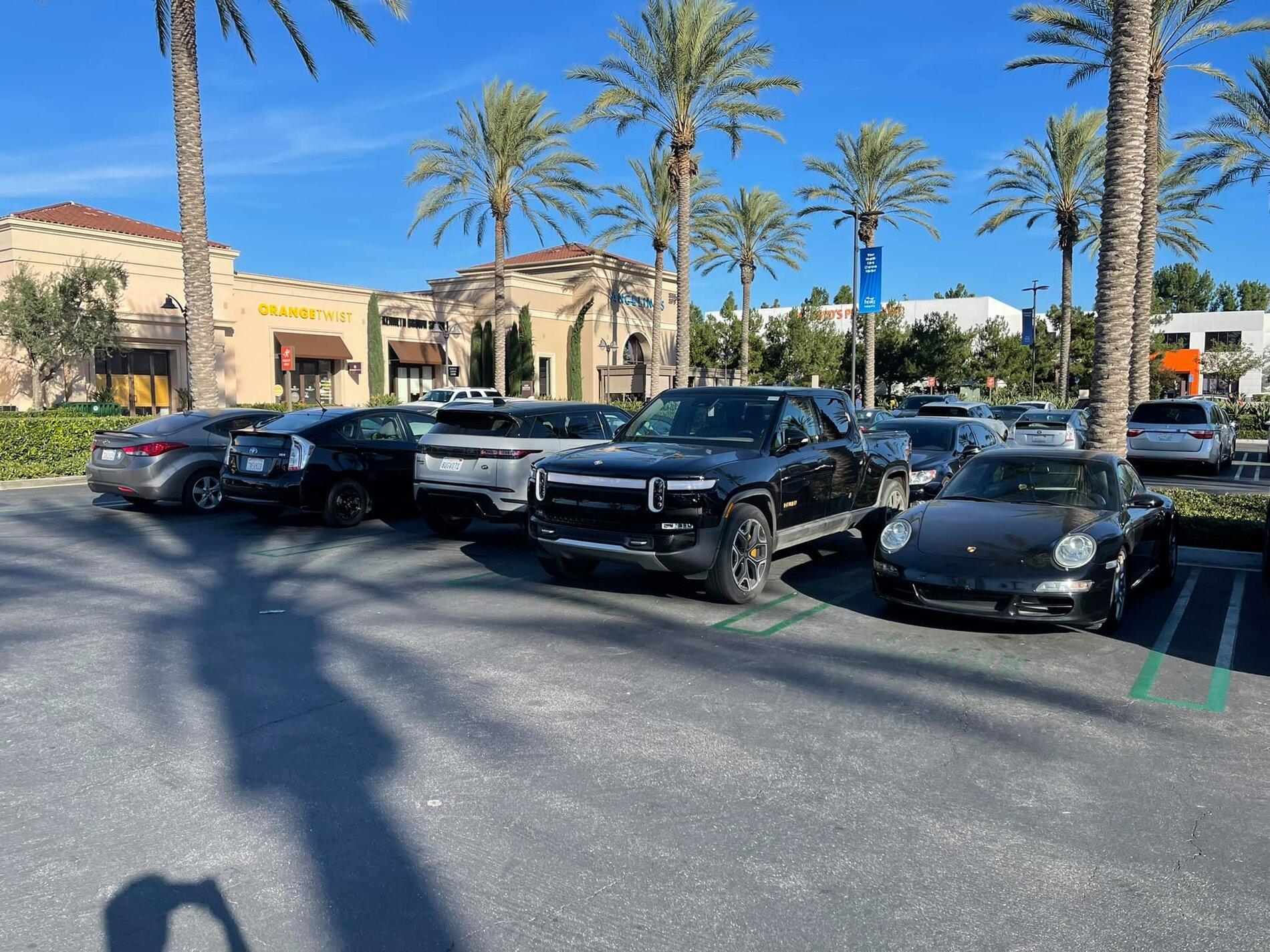 Rivian R1T R1S MIDNIGHT (Black) Rivian Photos 258097410_10227740025387666_7868486260406290170_n