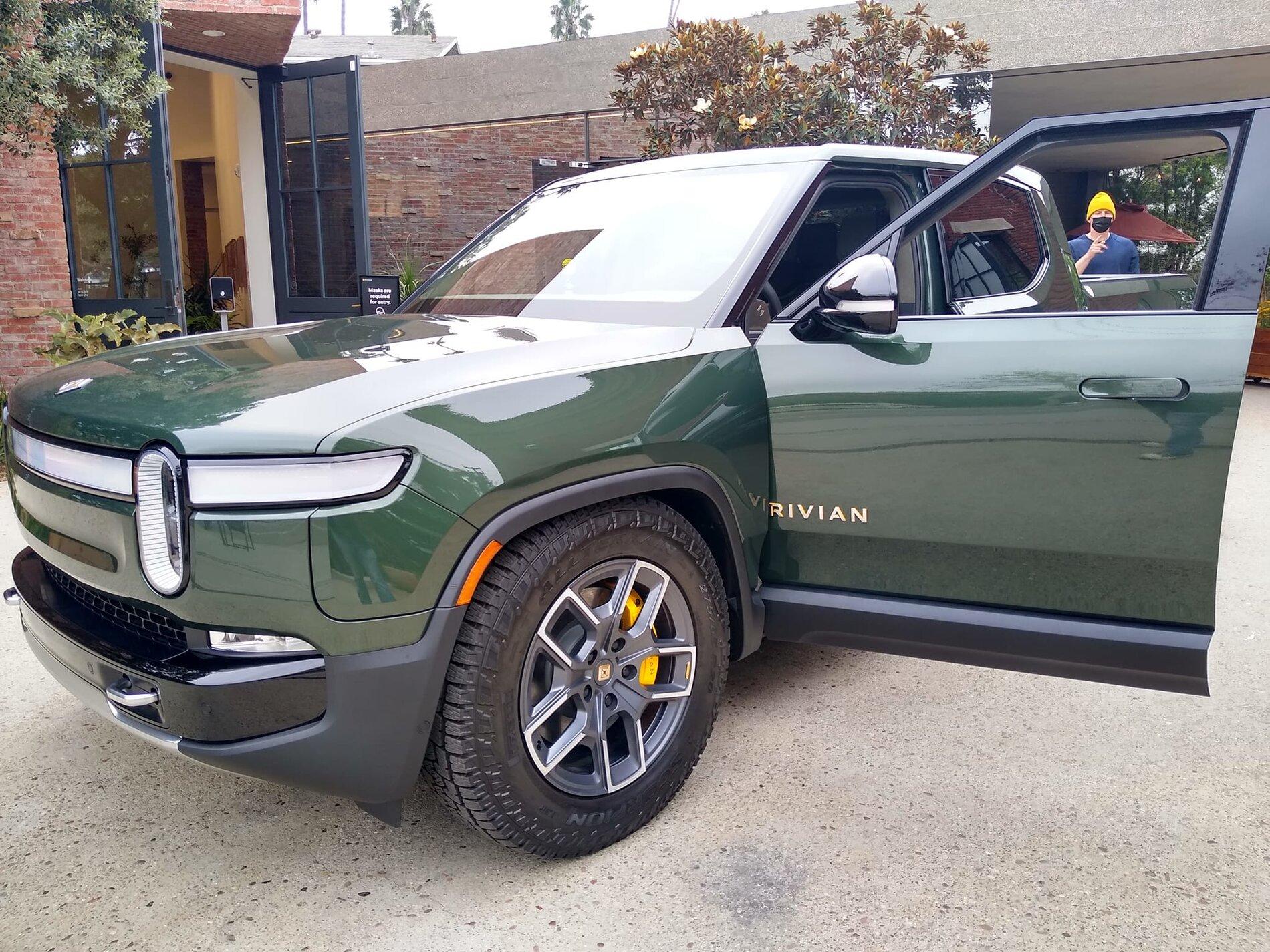 Rivian R1T R1S FOREST GREEN R1T Photos 259495374_3997857826982441_5277327484062277473_n