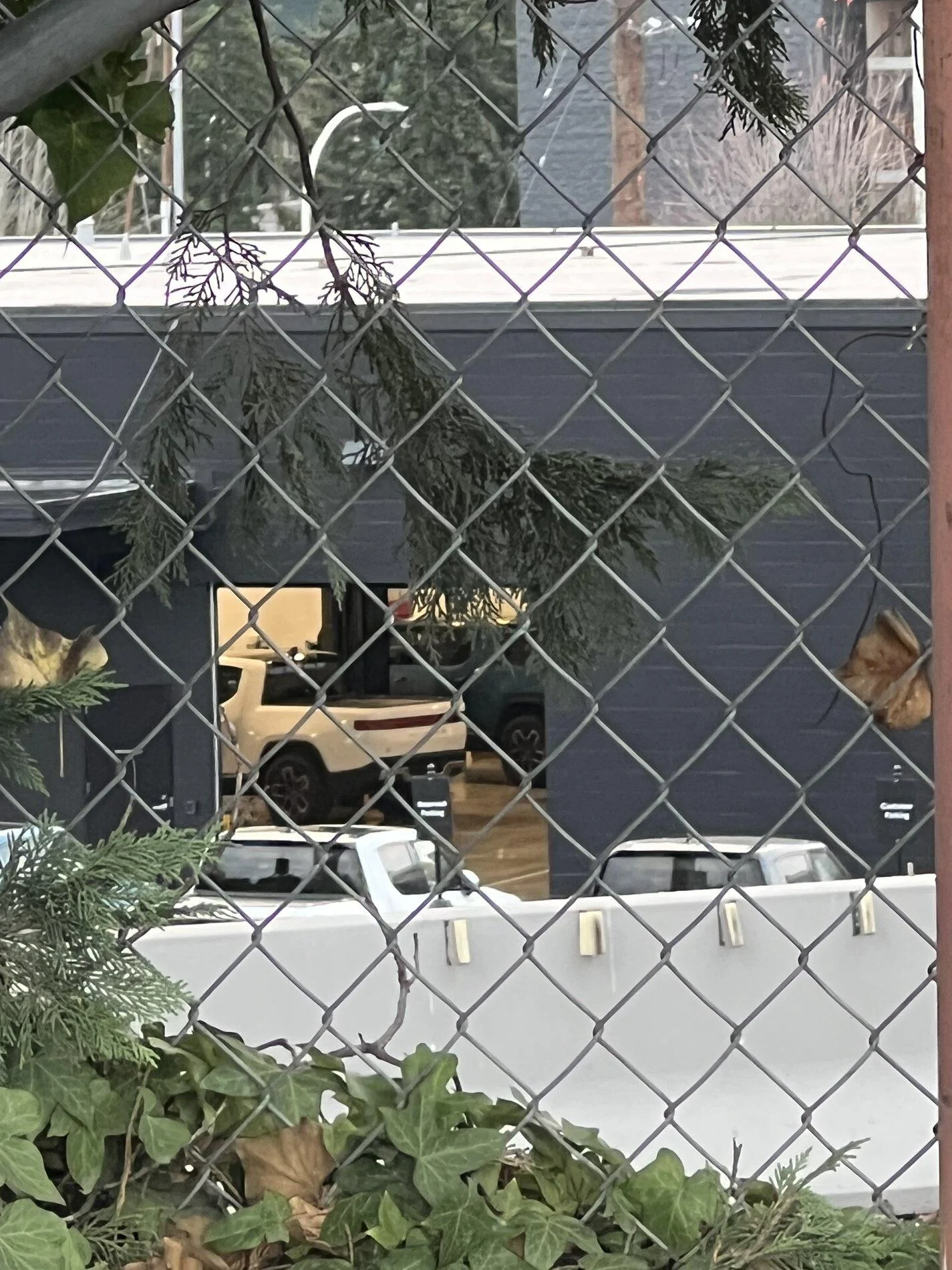 Rivian R1T R1S ? Multiple R1T spotted inside Bellevue Rivian Service Center 6D32DD83-20B9-4B1C-A5F1-149A648BAB1F