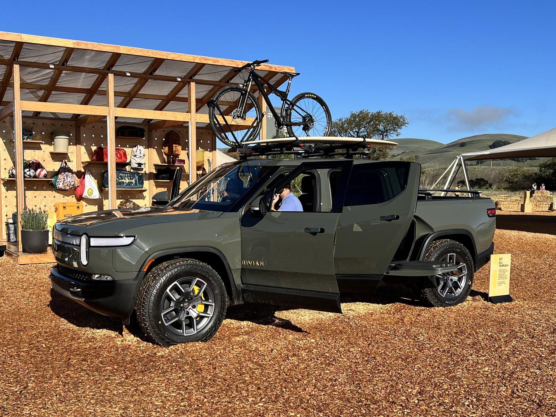 Rivian R1T R1S LAUNCH GREEN R1T Photos k6n6j9zztt081