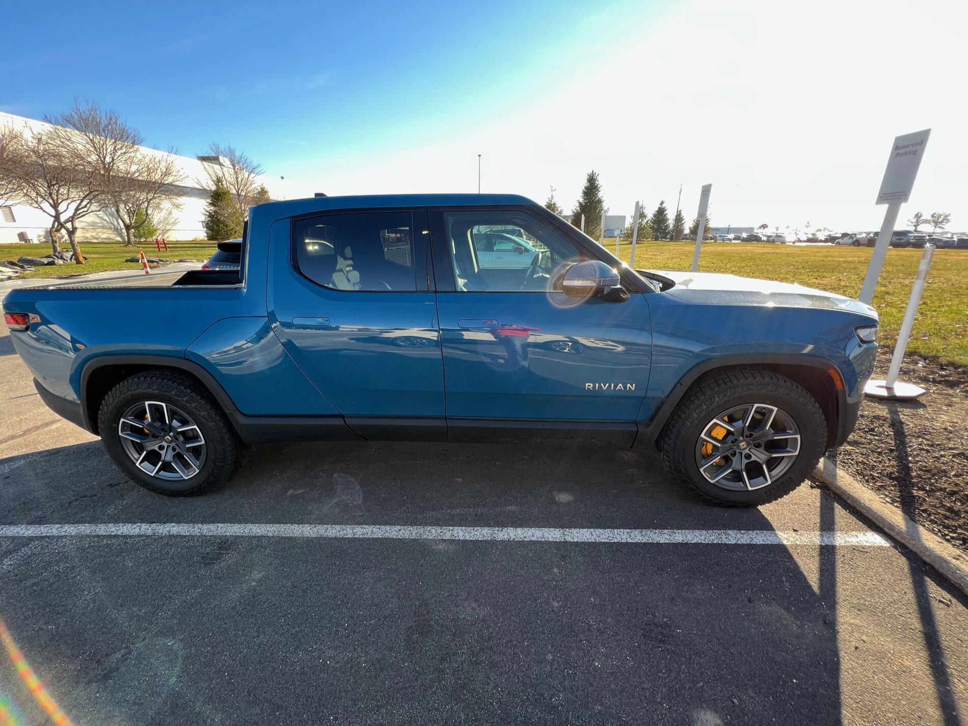 Rivian R1T R1S Just touched Down in Bloomington-Normal... IMG_6667