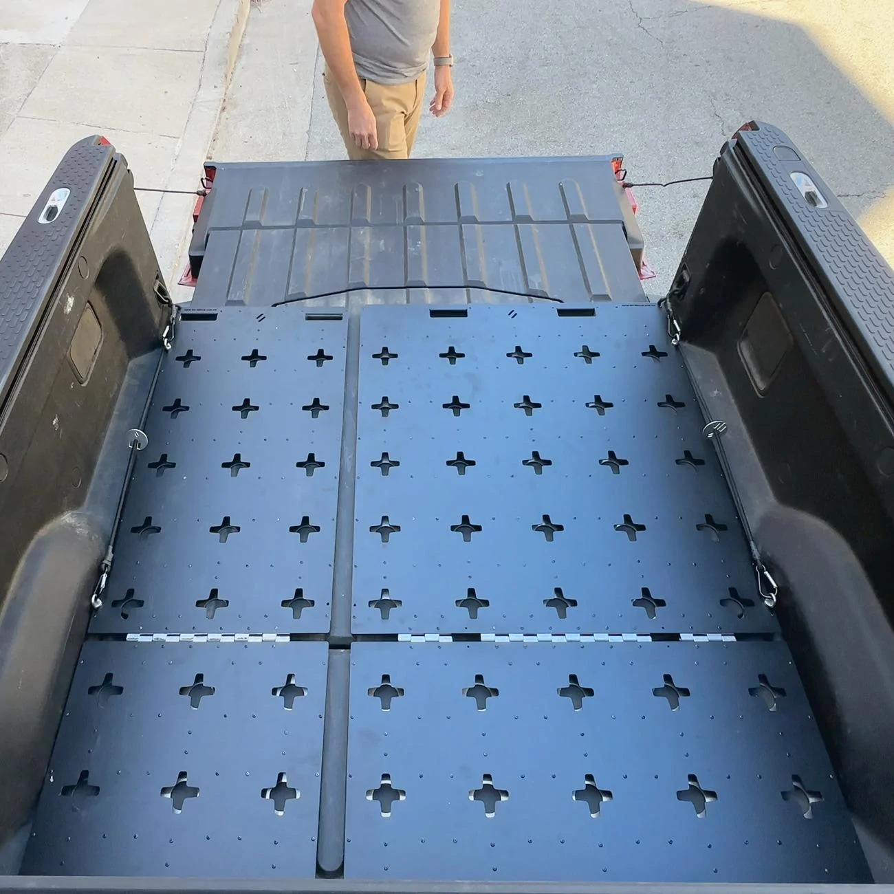 Rivian R1T R1S Thunderbolt Bed Glider now available to order Top_View_Closed