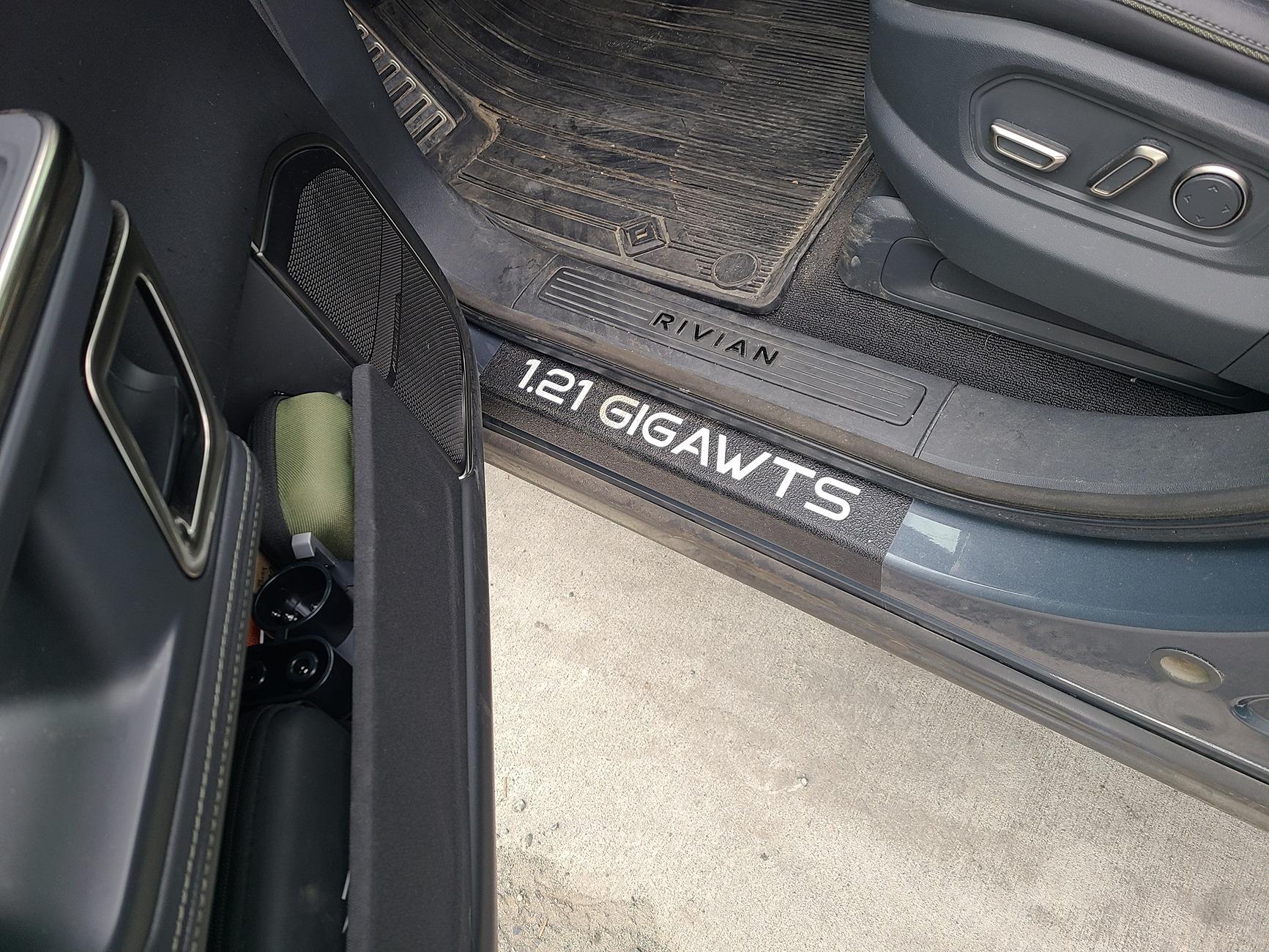 Rivian R1T R1S Halloween Theme Preview: Back to the Future 20241007_154142
