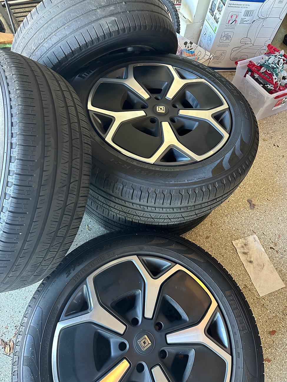 Rivian R1T R1S 21” wheel set. $2000 Includes spare IMG_4255
