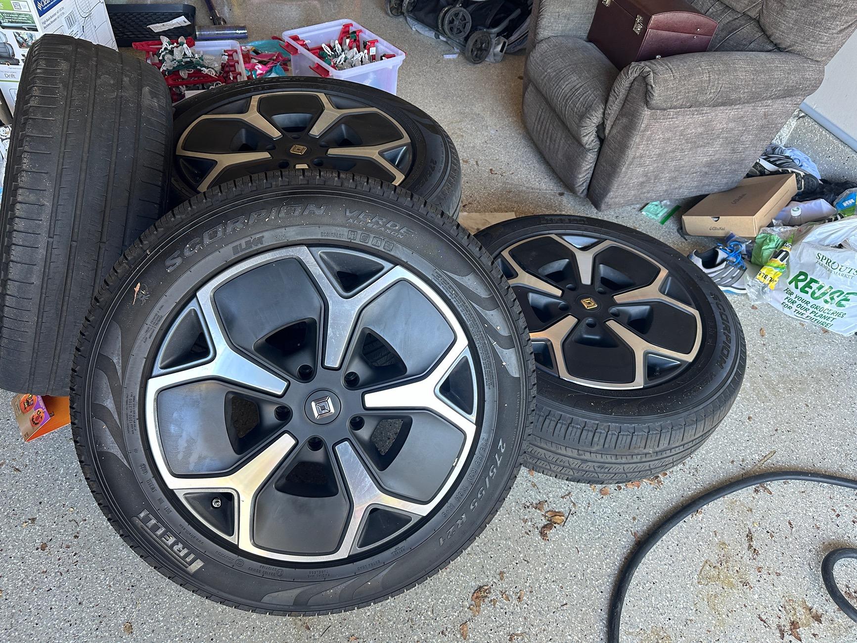 Rivian R1T R1S 21” wheel set. $2000 Includes spare IMG_4253