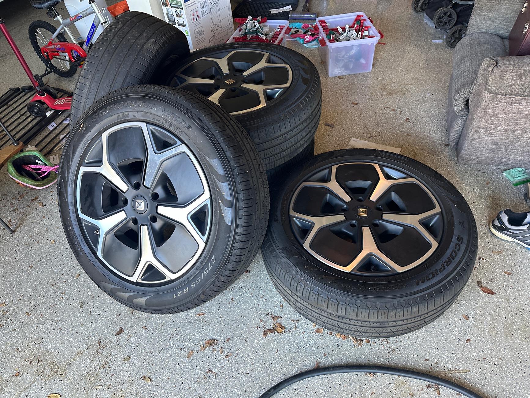 Rivian R1T R1S 21” wheel set. $2000 Includes spare IMG_4254