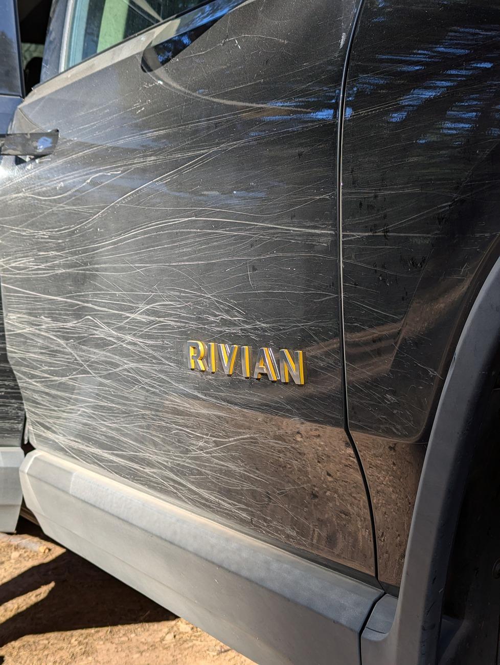 Rivian R1T R1S MIDNIGHT (Black) Rivian Photos PXL_20240902_162013904