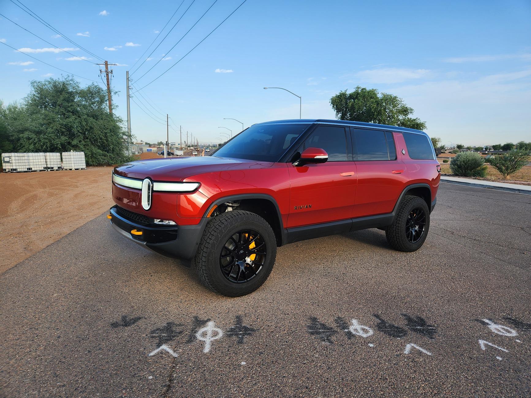 Rivian R1T R1S Rivians ... Rivians Everywhere 20240715_070222