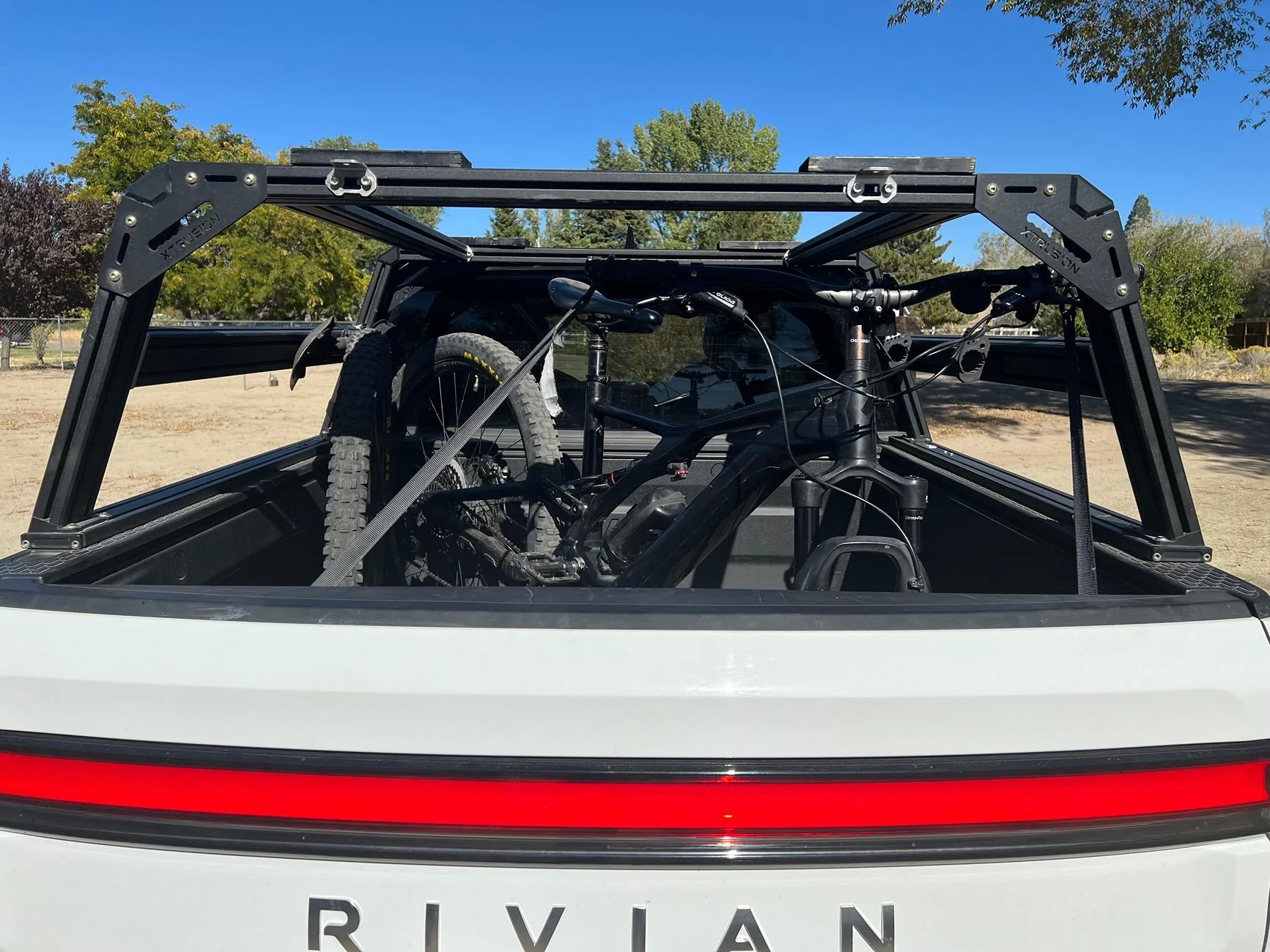 Rivian R1T R1S Bed mounted vs hitch mounted bike rack? IMG_0447