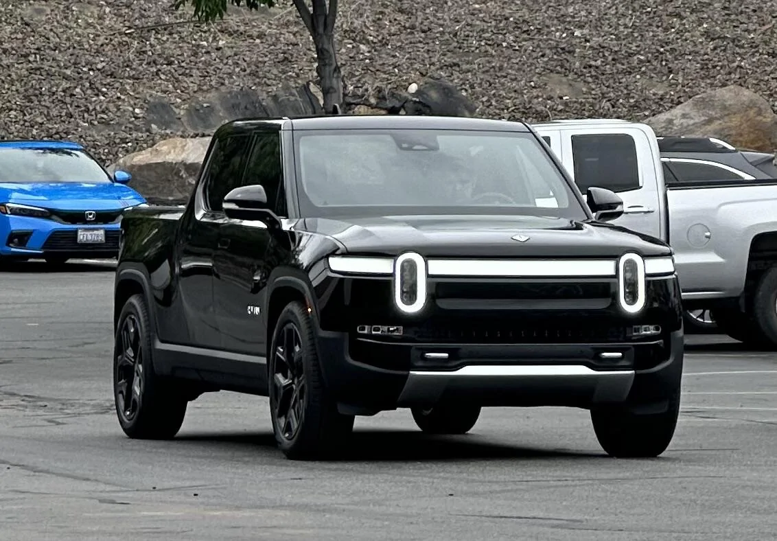 Rivian R1T R1S MIDNIGHT (Black) Rivian Photos IMG_4849