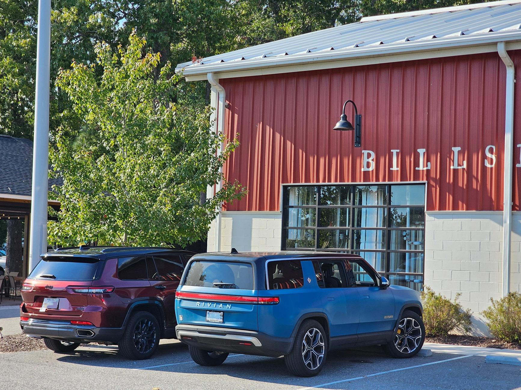 Rivian R1T R1S Rivians ... Rivians Everywhere 1000011272