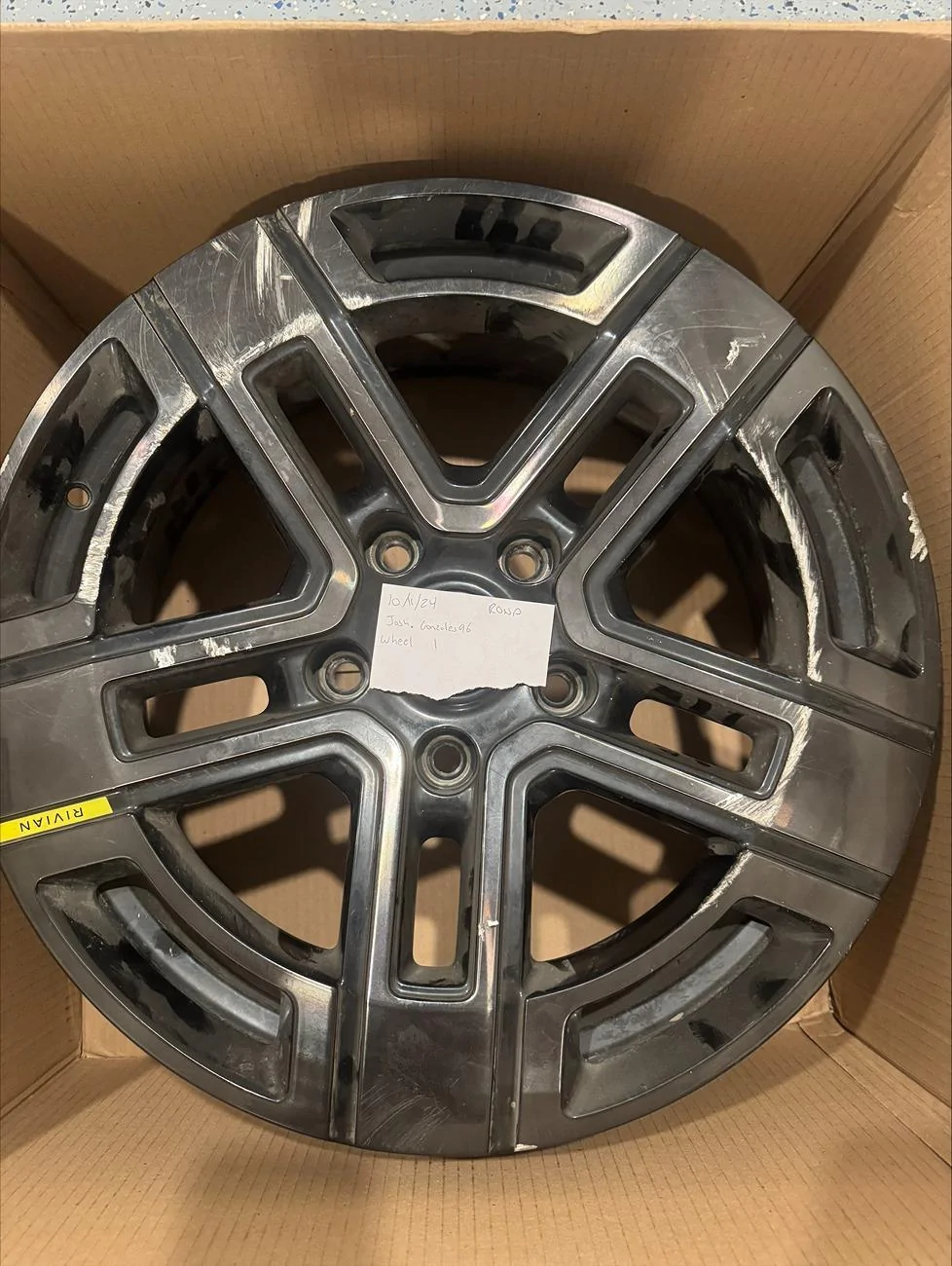 Rivian R1T R1S WTS 20" Dark OEM wheels full set processed-3EA572E0-2B7E-41D3-A64E-D42A51F6243D