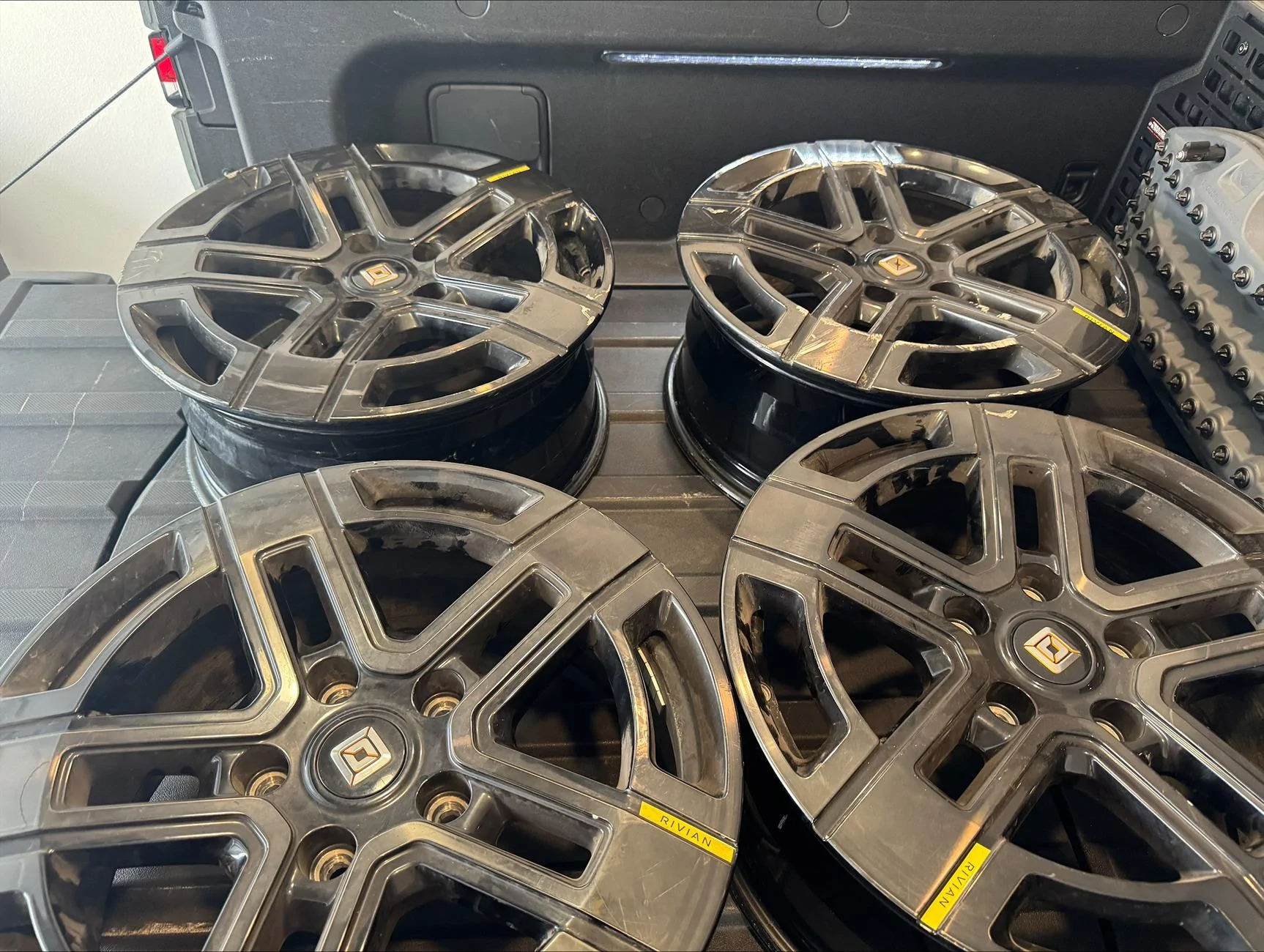 Rivian R1T R1S WTS 20" Dark OEM wheels full set processed-975CFA06-1F81-40F8-A7AA-1E9AB750B897