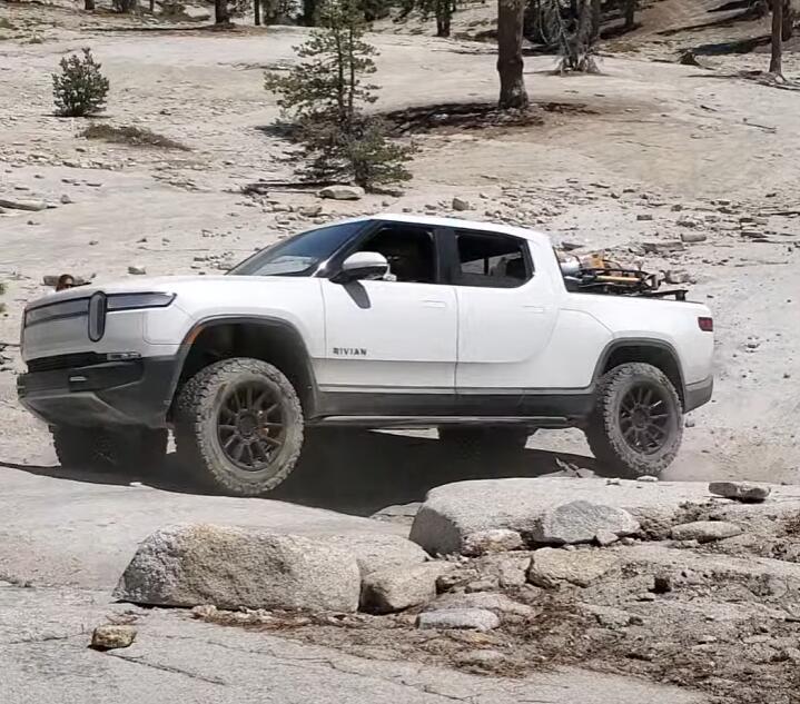 Rivian R1T R1S Rubicon Trail: 1, Rexbo R1T: 0 1728964087041-6c