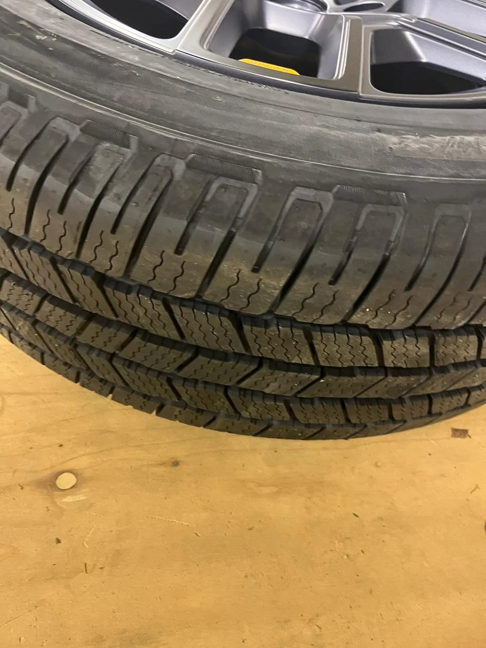 Rivian R1T R1S OEM Spare Tire Kit 20" - 2 Tire Sizes IMG_2108