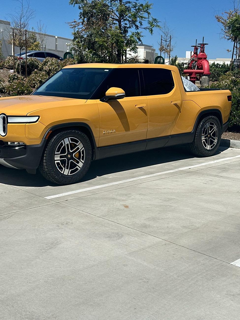 Rivian R1T R1S 2025 R1T Quad Max - when available? 85e8b398-5787-403a-9fc4-435d6ed9e576