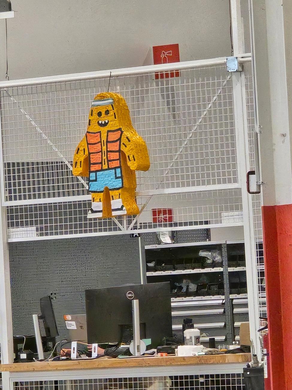 Rivian R1T R1S Gary Piñata? 1000056808