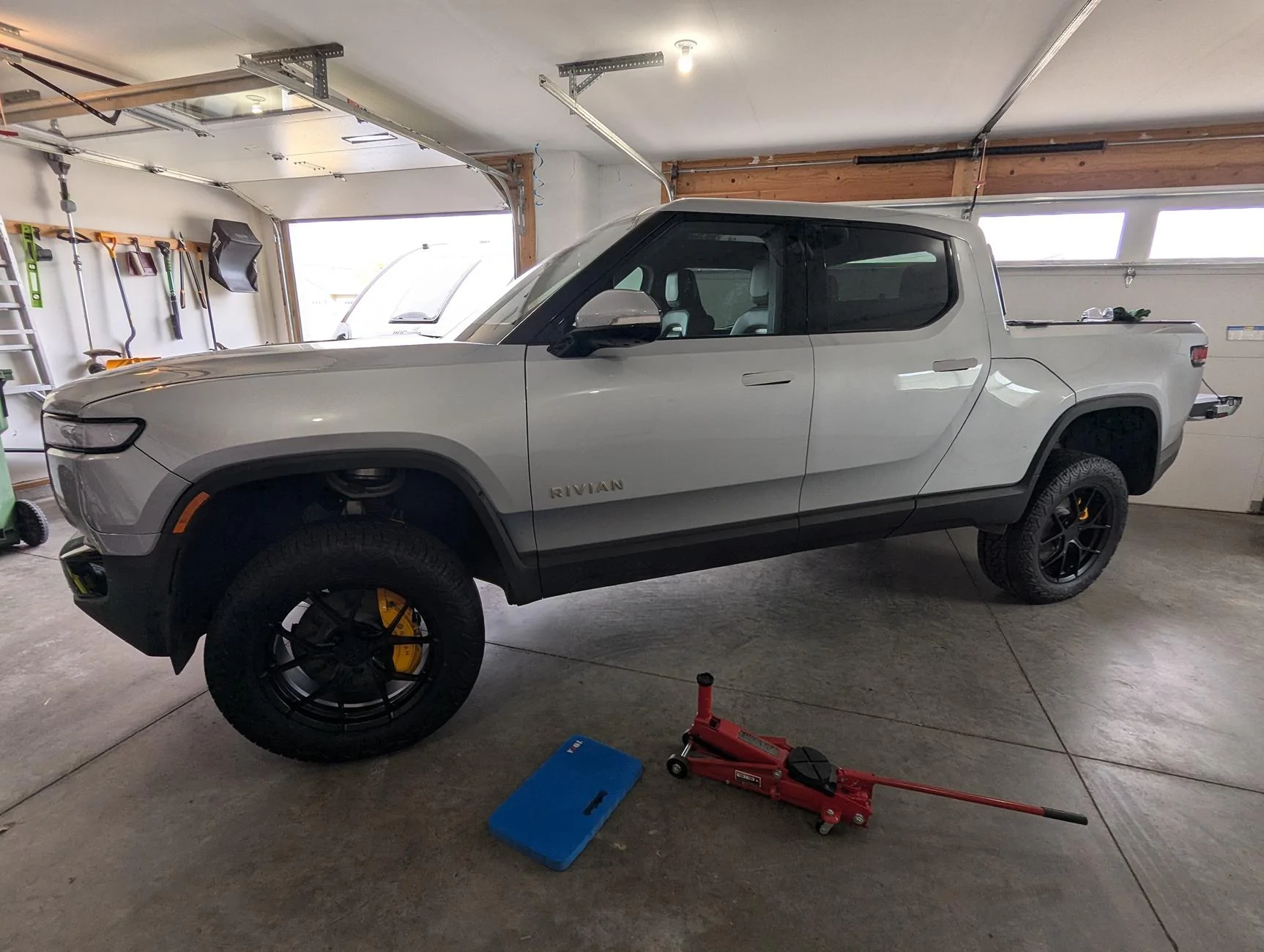 Removing Rivian R1s Flat Rims Upgrading to aftermarket wheels & tires -- am I missing anything ...