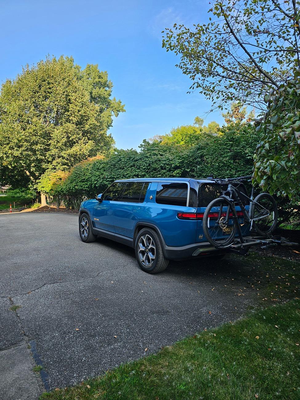 Rivian R1T R1S Anyone have experience with Kuat Beta bike rack? 20240824_181044