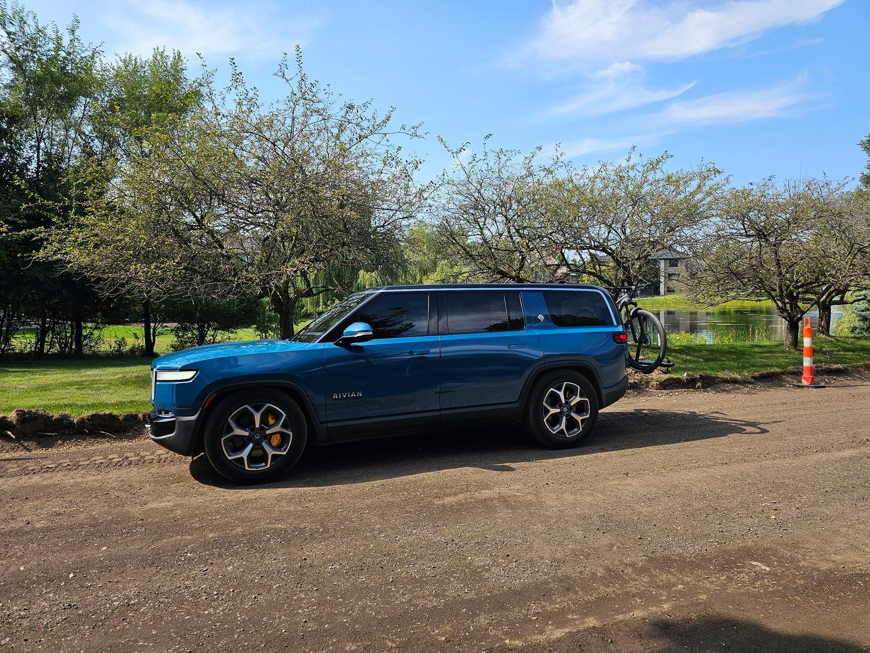 Rivian R1T R1S Anyone have experience with Kuat Beta bike rack? 20240824_155434