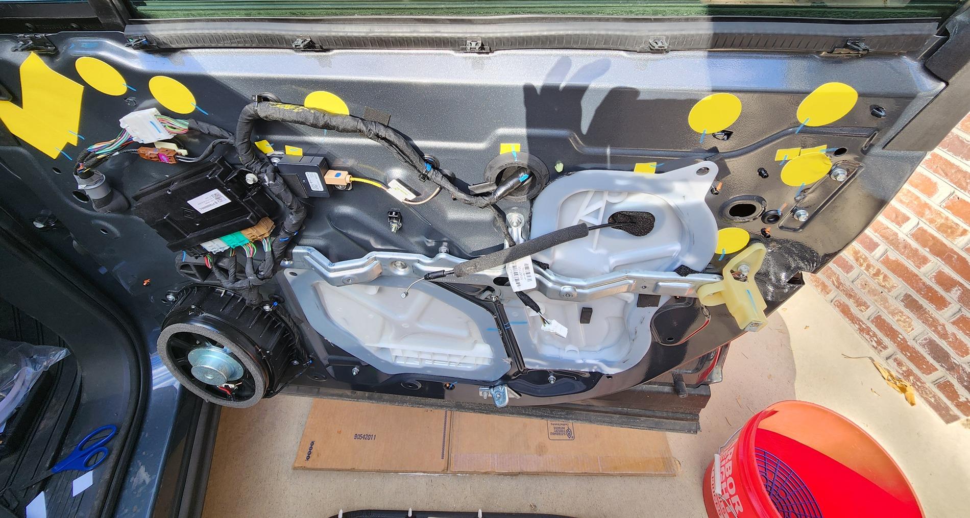 Rivian R1T R1S How to: Dissasemble front doors 1000005266