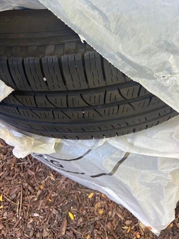 Rivian R1T R1S FS - Four 21" Road Wheel and Tire Set Tire3