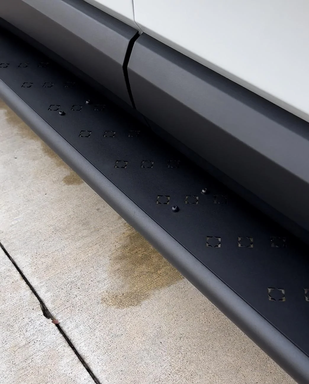 Rivian R1T R1S Running Board Compatibility with 2025/Gen2 IMG_9938