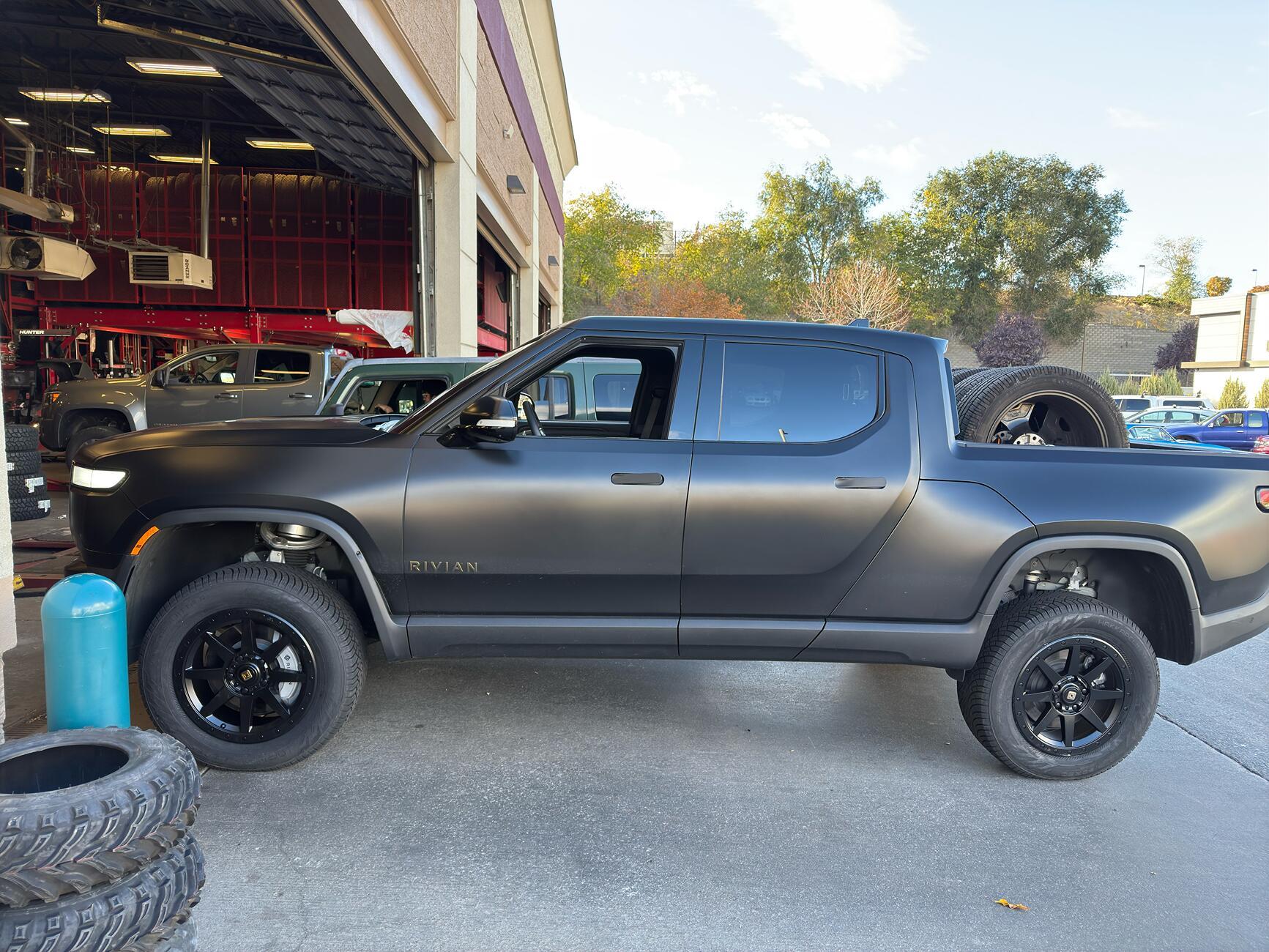 Rivian R1T R1S Eastern Washington-Drive an R1T tempImagevzd6kP