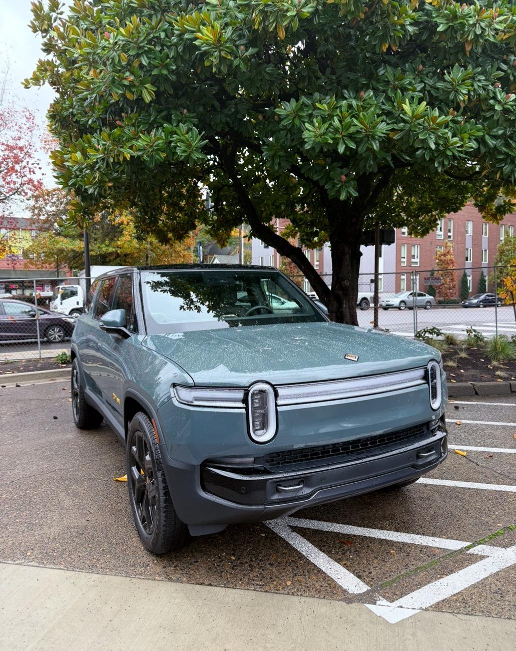 Rivian R1T R1S R1S tri max Halloween delivery IMG_3096