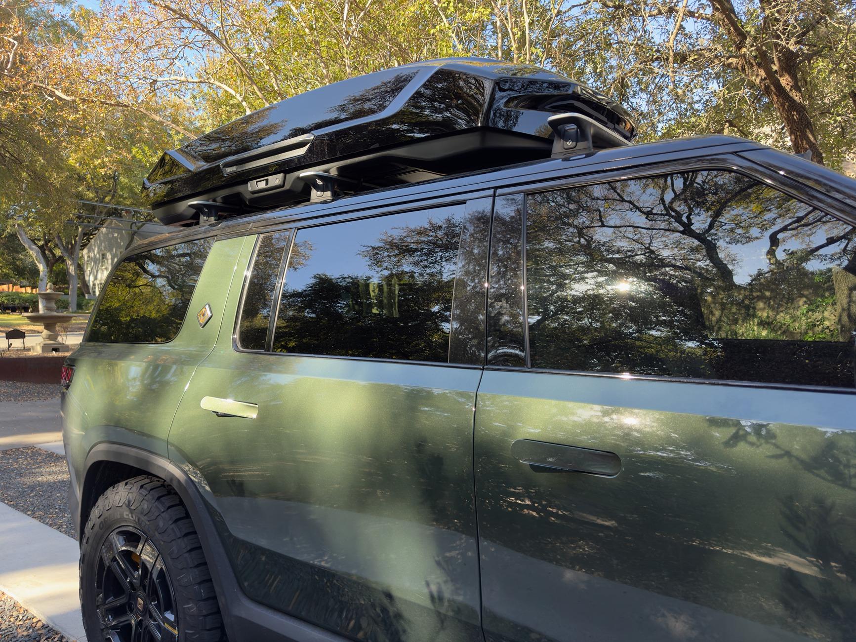 Rivian R1T R1S Thule Motion 3 Roof Box XXL on R1S - More space, fits well, runs quiet IMG_3835