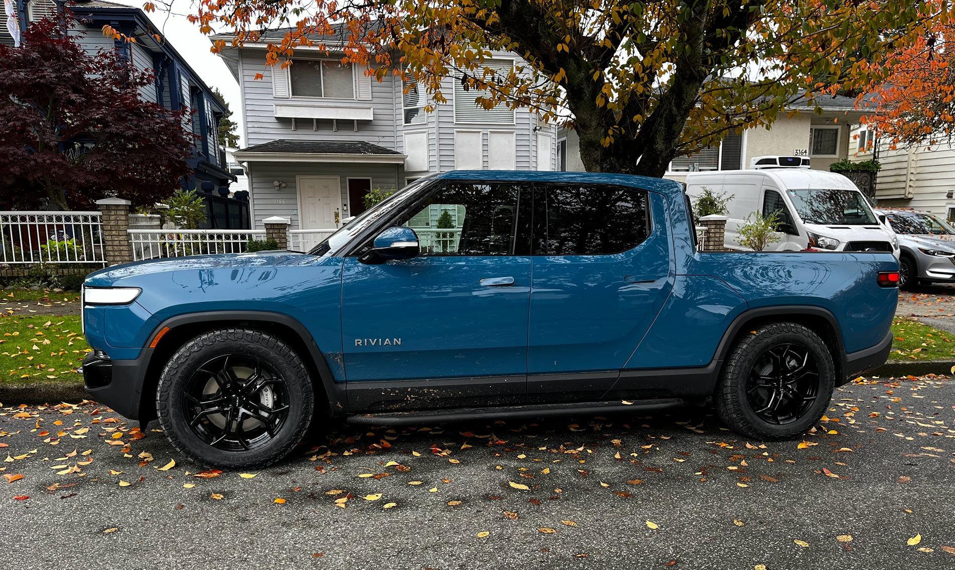 Rivian R1T R1S Nice to Mean - 21's to Black Radius rims,  M&S tires and Goatfab rock sliders IMG_5923
