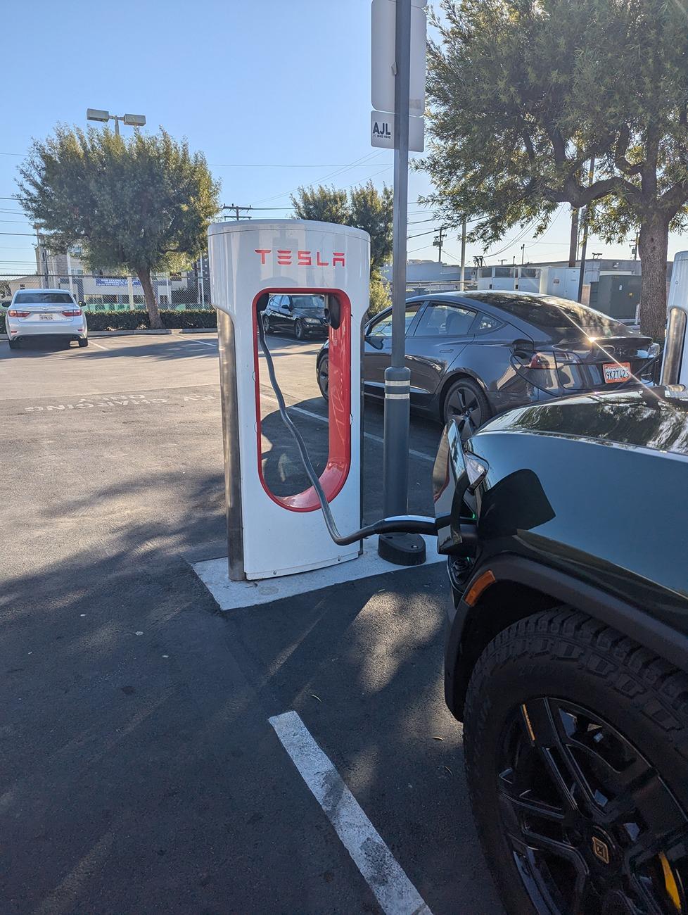 Rivian R1T R1S First charge with Rivian NACS adapter (no issues) PXL_20241104_224838044.MP