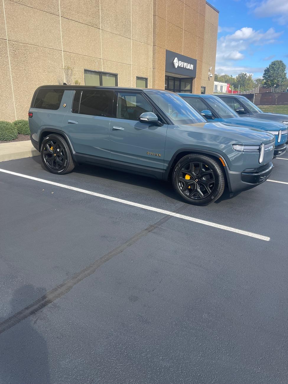 Rivian R1T R1S 2025 R1S TriMax Storm Blue Delivery…an incredible machine IMG_2722