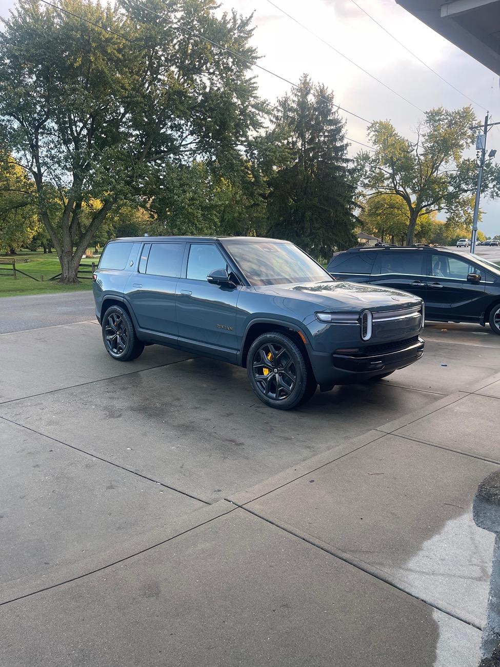 Rivian R1T R1S 2025 R1S TriMax Storm Blue Delivery…an incredible machine IMG_2731