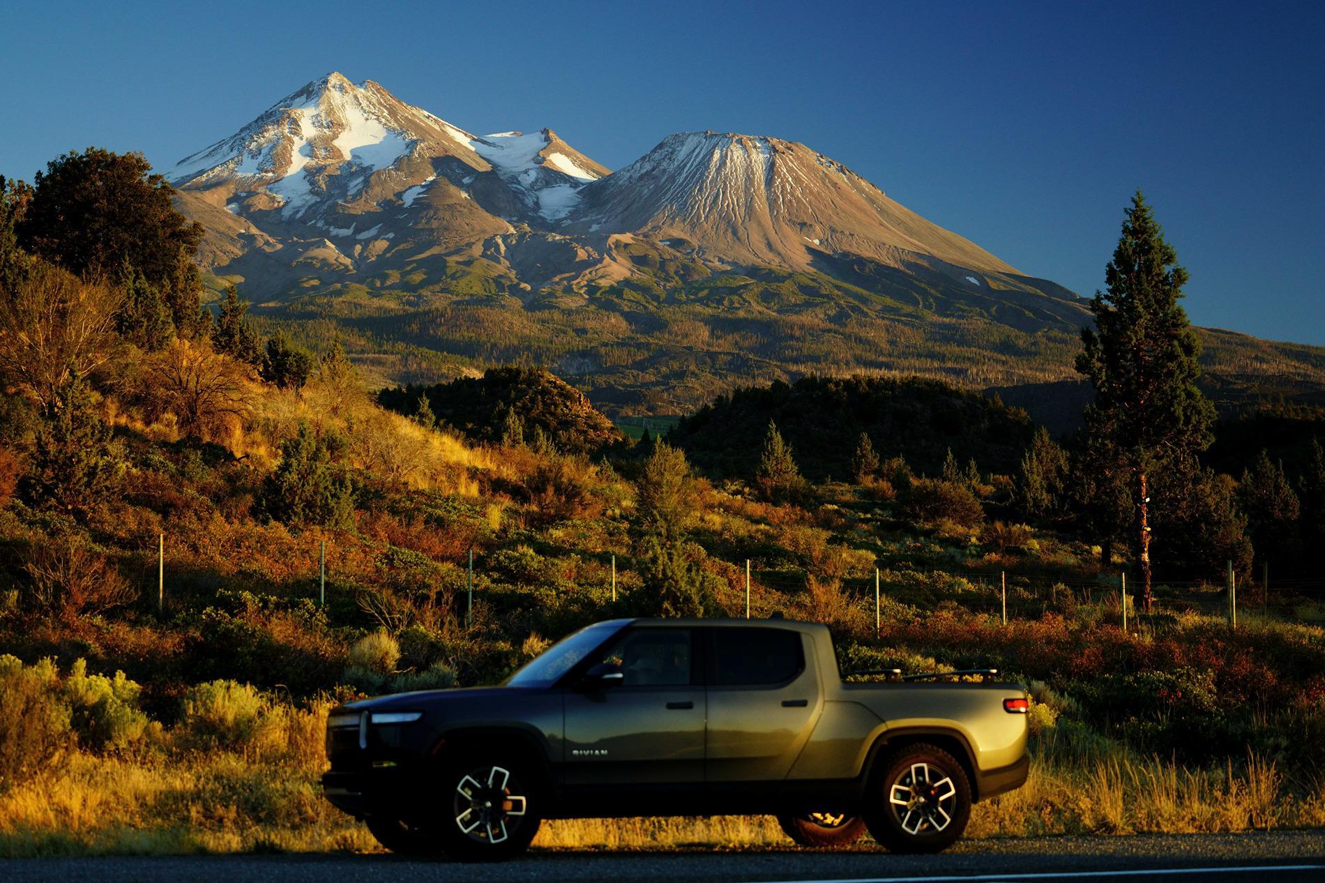 Rivian R1T R1S ?Vote for November's RealWheels EV Rivian of the Month (ROTM) Winner Here!! 3MountainBikeDAdam3.JPG