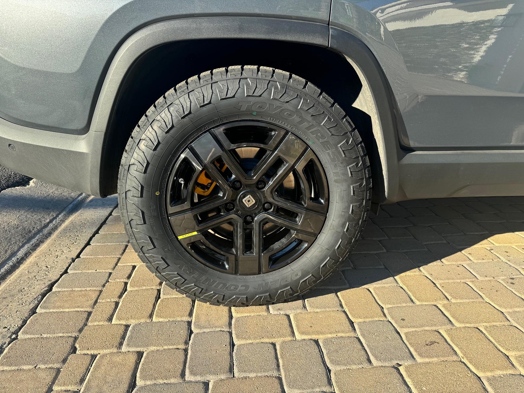 Rivian R1T R1S $370 - Open Country A/T III EV | 275/65R20 116H tires now available IMG_3252
