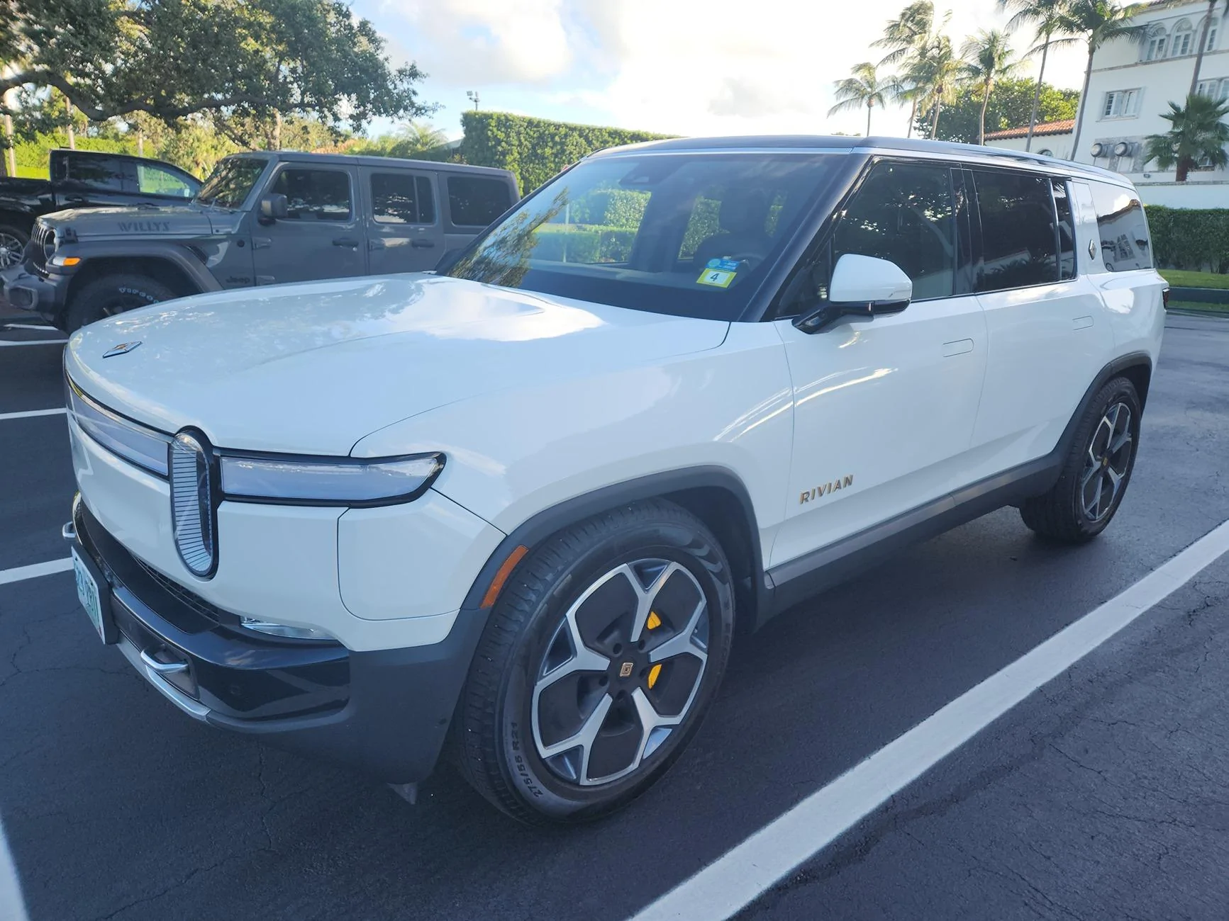 Rivian R1T R1S R1S Quad Motor 3k miles 20241108_082544