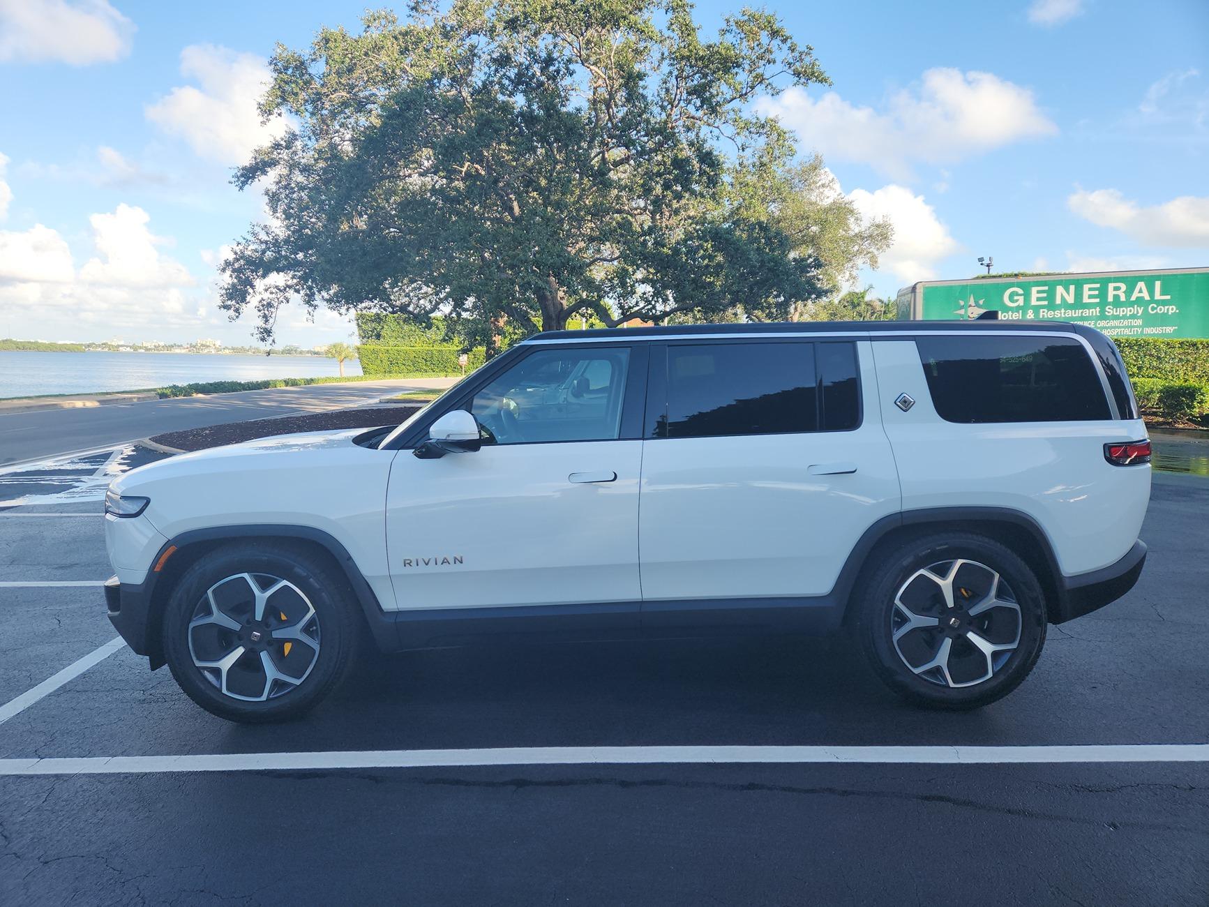 Rivian R1T R1S R1S Quad Motor 3k miles 20241108_082337
