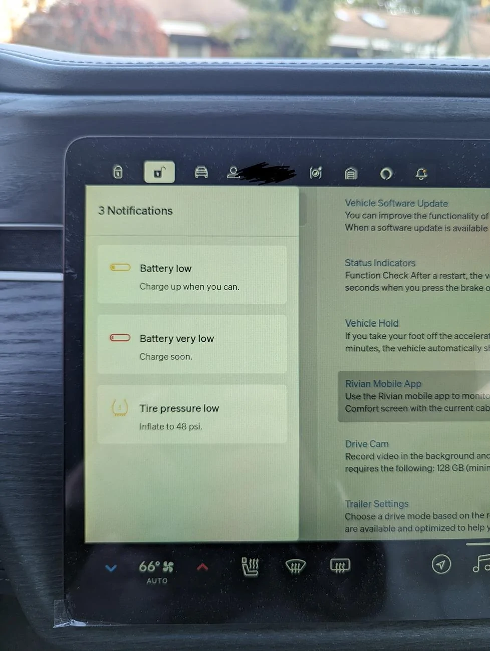 Rivian R1T R1S Persistent notifications on R1S screen 1000275940