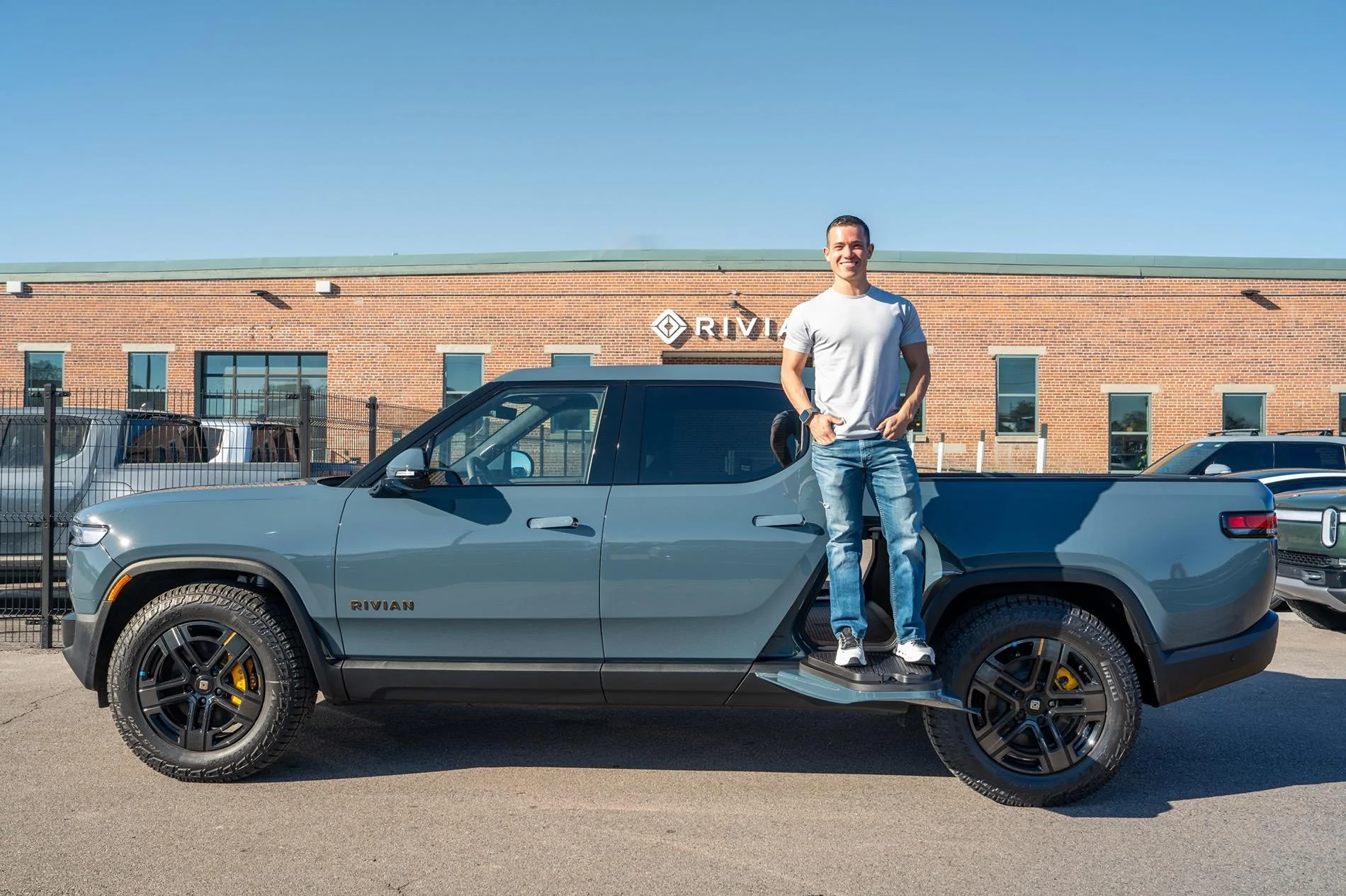 Rivian R1T R1S My Gen1 Quad to Gen2 Tri-Max R1T (Storm Blue) Upgrade DSC04741