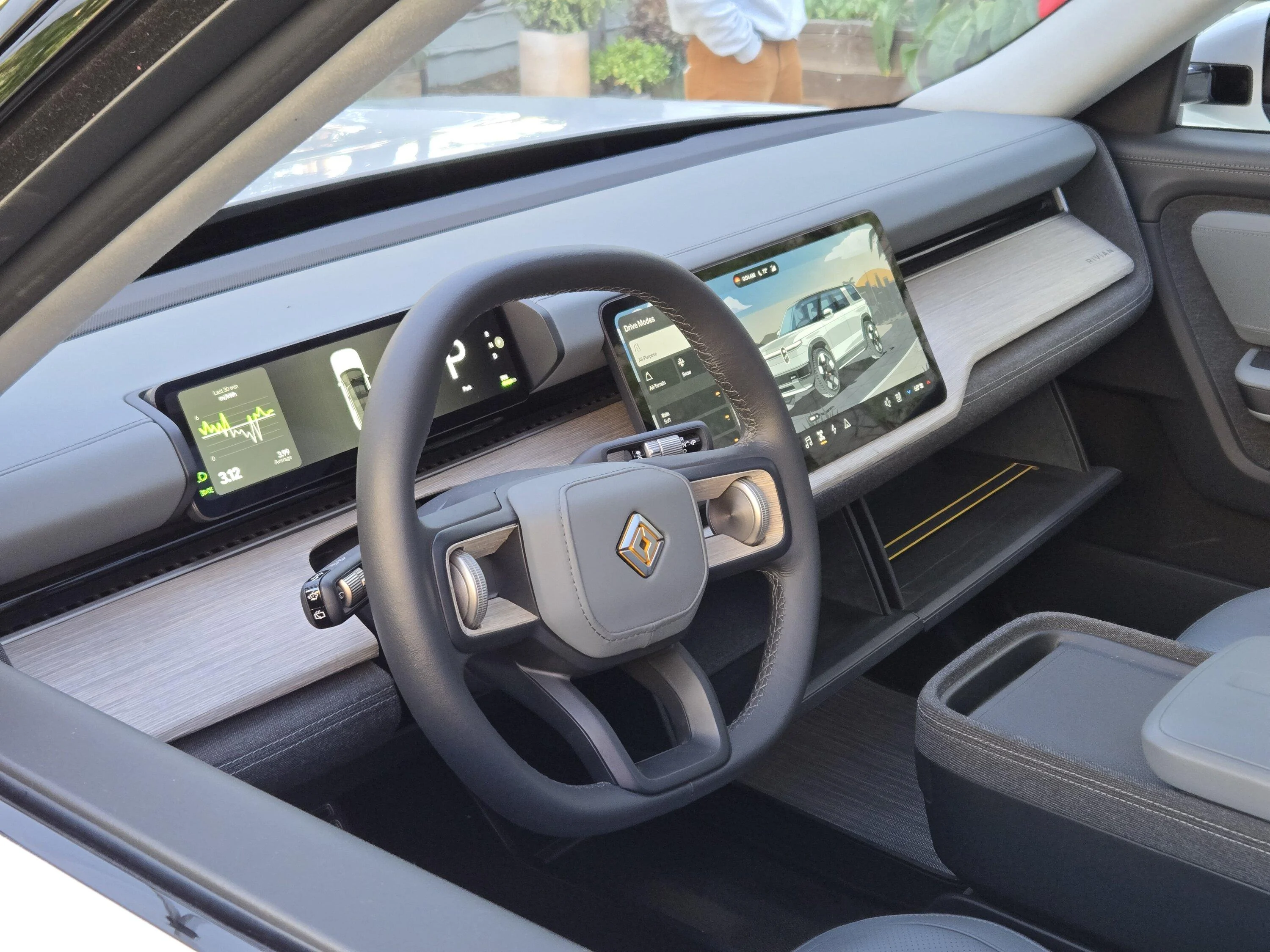 Rivian R1T R1S Rivian R2 and R3X at Rivian Venice / Los Angeles Auto Show! 20241120_144230