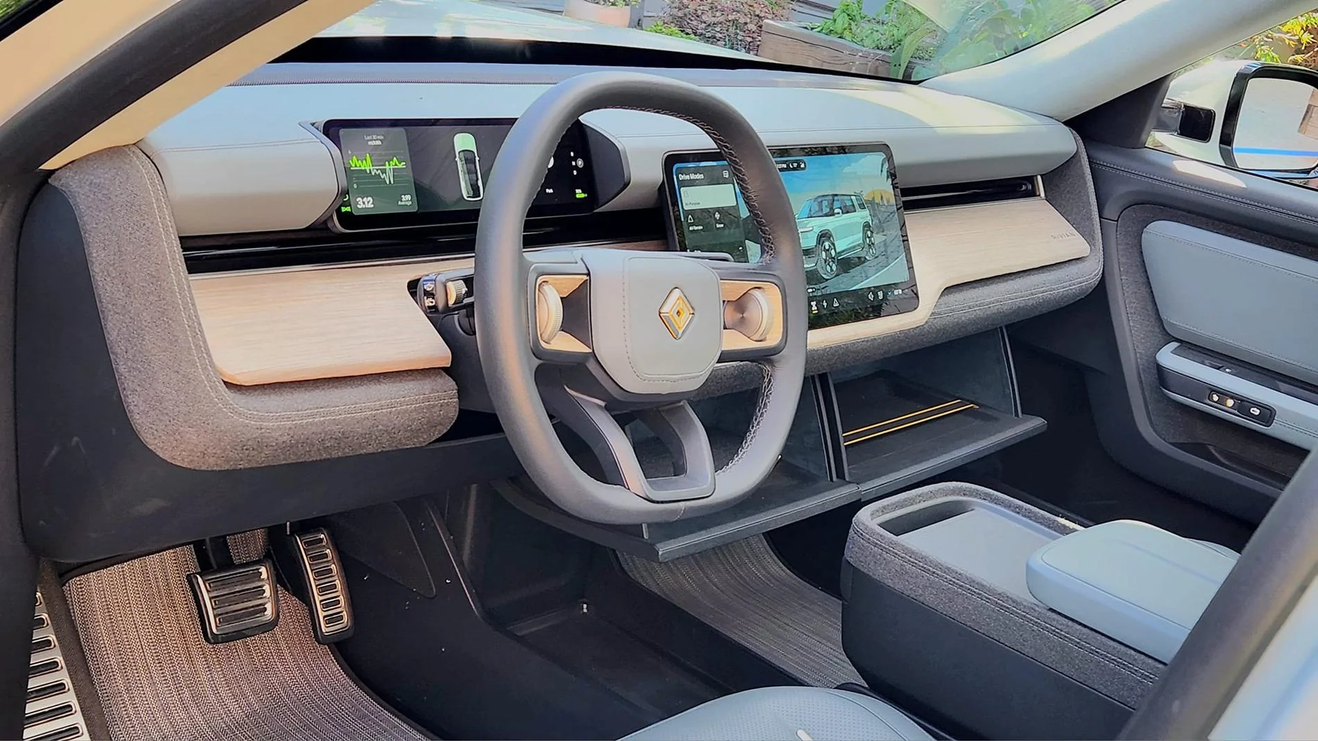 Rivian R1T R1S Rivian R2 and R3X at Rivian Venice / Los Angeles Auto Show! 467877653_493522967176760_3463492422970893616_n