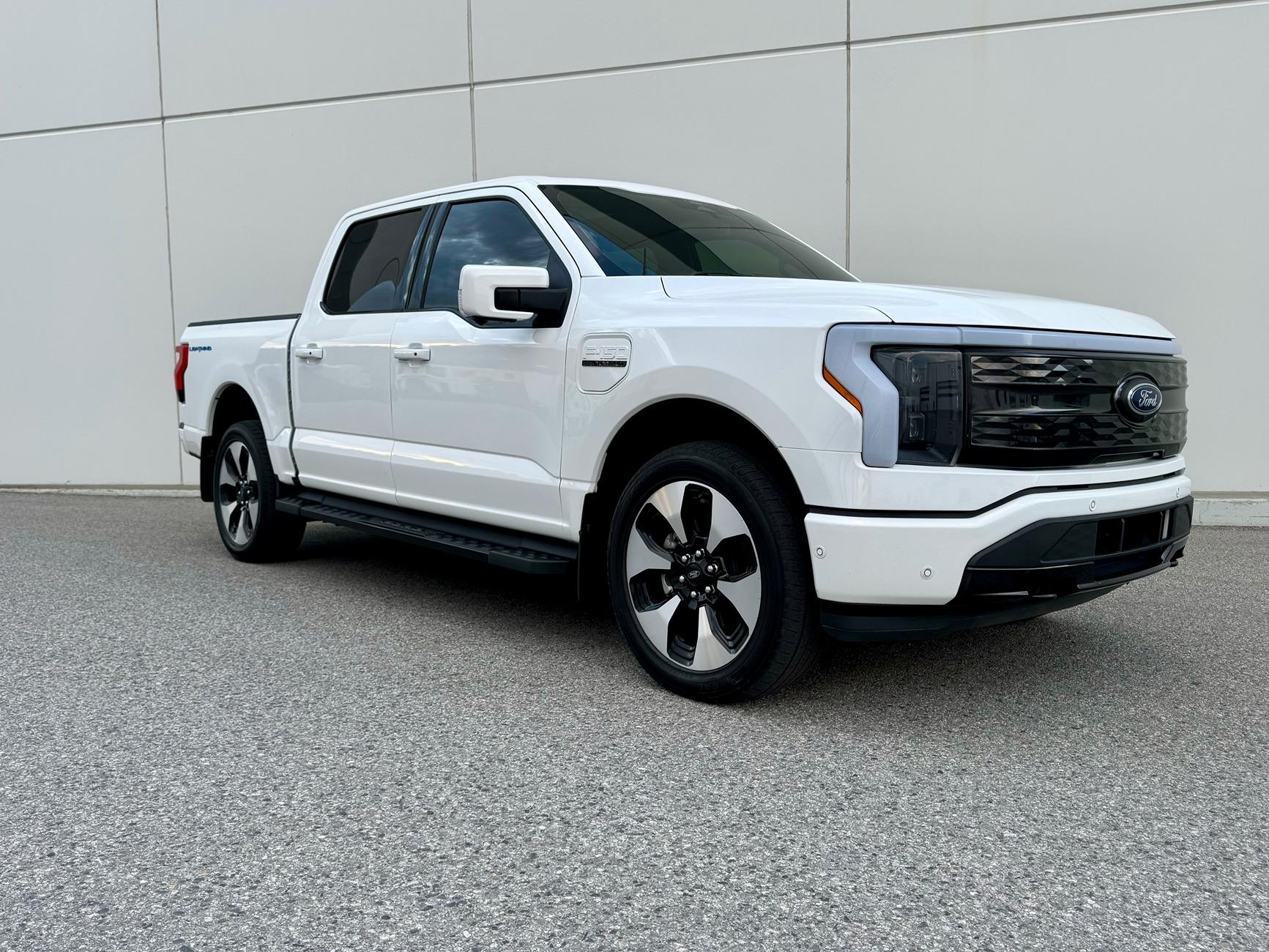 Rivian R1T R1S R1T (Tri) Vs Lightning IMG_1779
