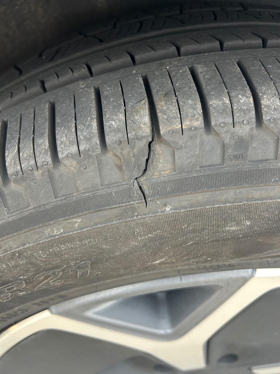 Rivian R1T R1S 21” Pirelli burst - Defect? IMG_1732