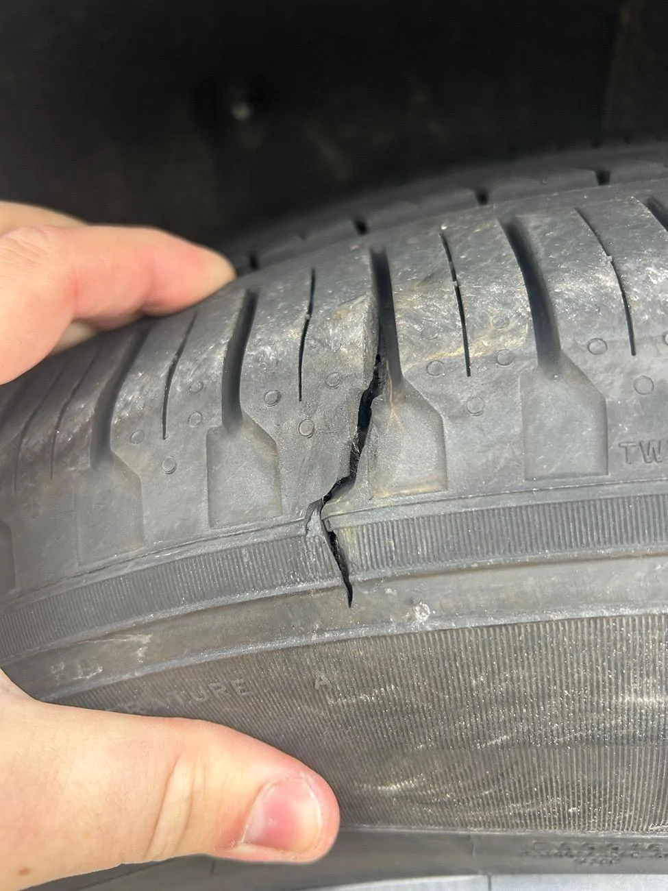 Rivian R1T R1S 21” Pirelli burst - Defect? IMG_1733
