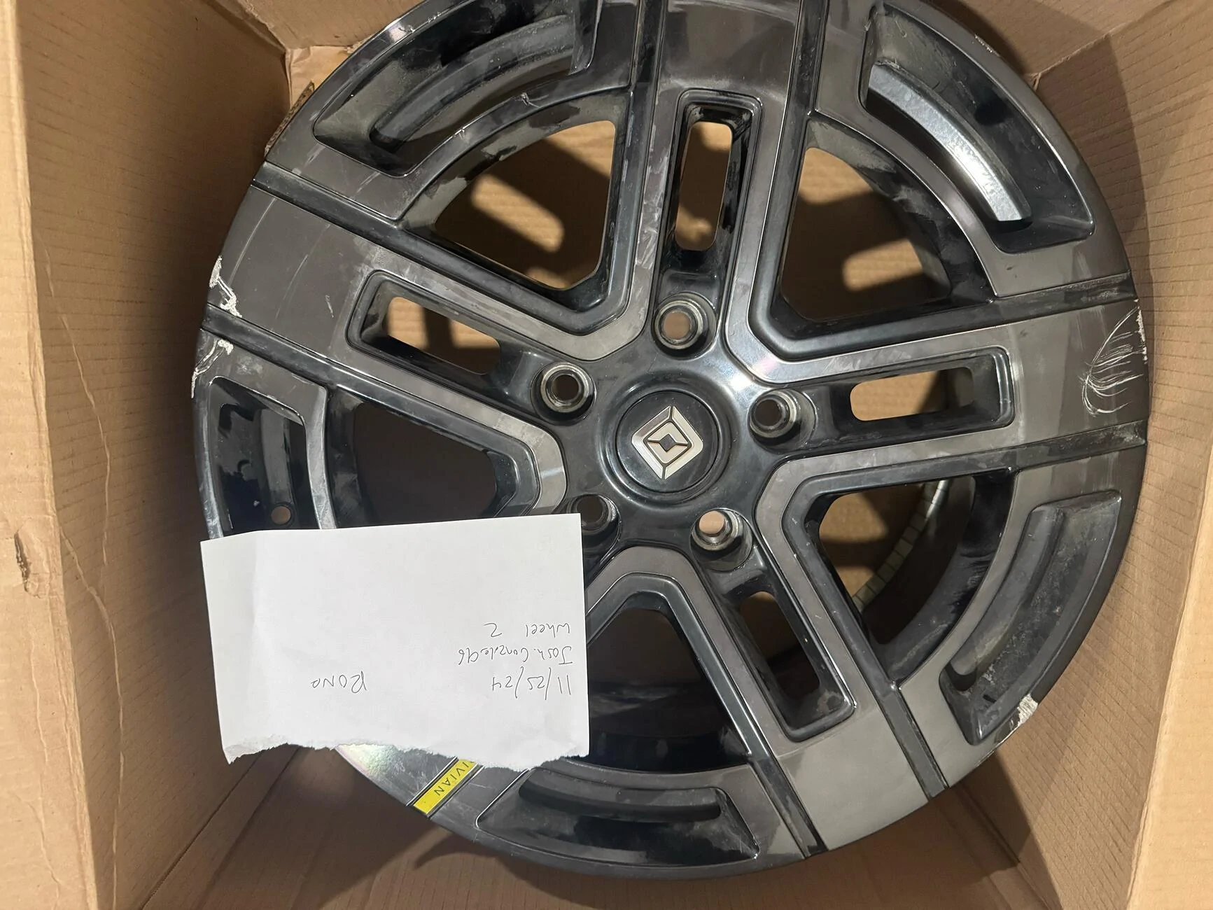 Rivian R1T R1S Selling 2 OEM Dark 20" wheels tempImagey9qHNV