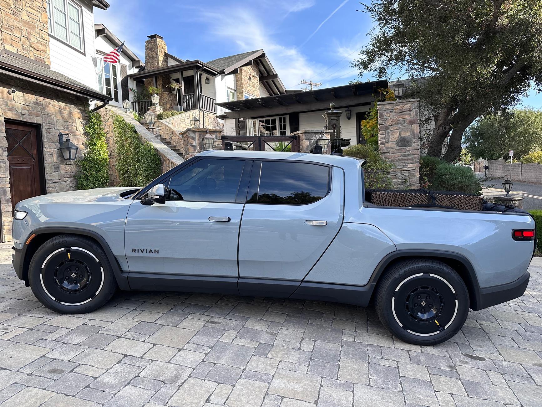 Rivian R1T R1S 22” Range Wheels —> 20” Atomic Wheels + KO3 Tires IMG_0881