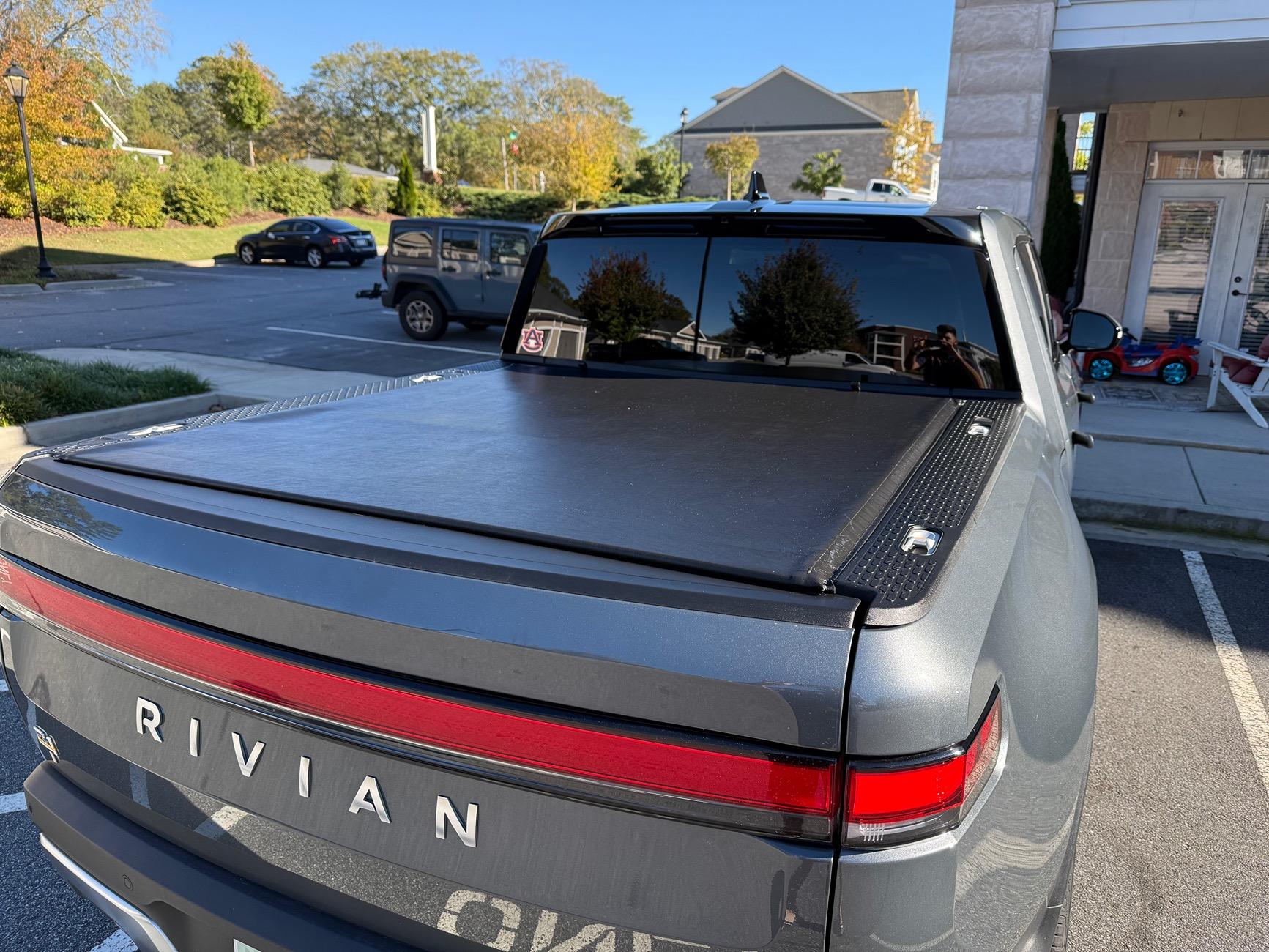 Rivian R1T R1S Tonneau Cover IMG_0218